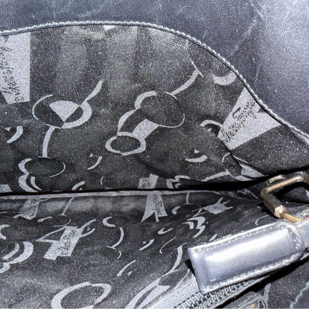 Stunning Salvatore Ferragamo Leather Shoulder Bag - Picture 9 of 13